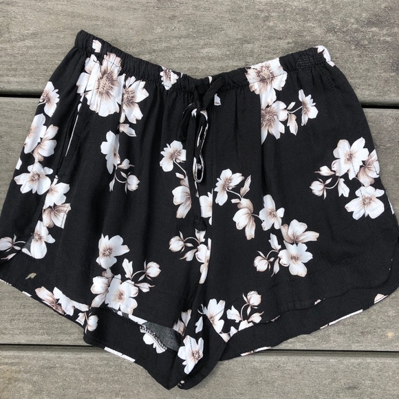 Brandy Melville Pants - SUMMER FLASH SALE!!! get it while it’s still hot!